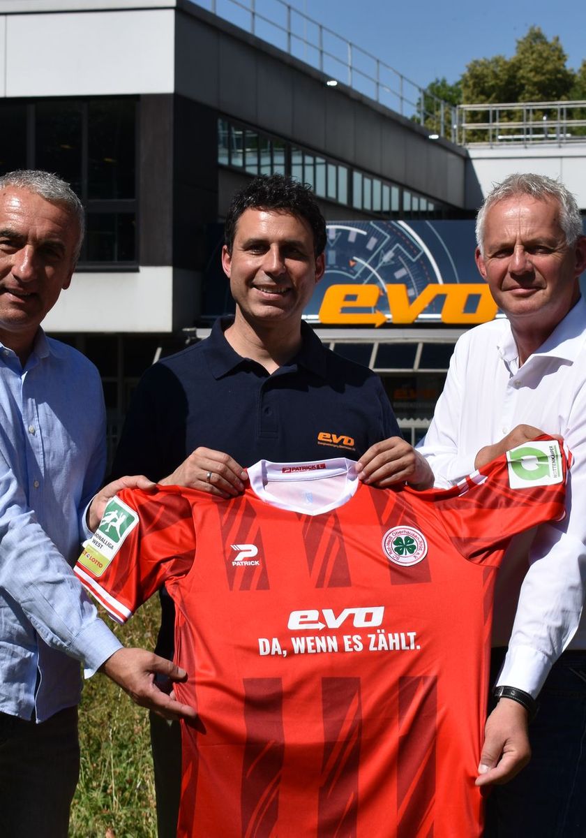 Neues Heimtrikot  – evo stolz auf der Brust