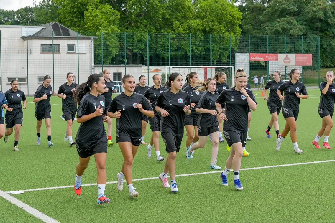 Foto zum Newsartikel Trainingsauftakt bei den RWO-Frauen