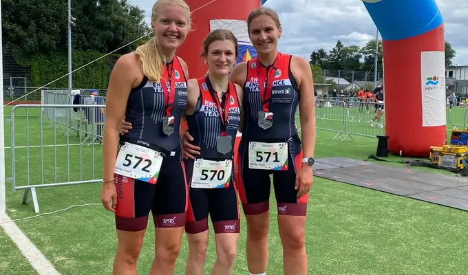 Damen siegen in Hückeswagen und bauen Tabellenführung aus