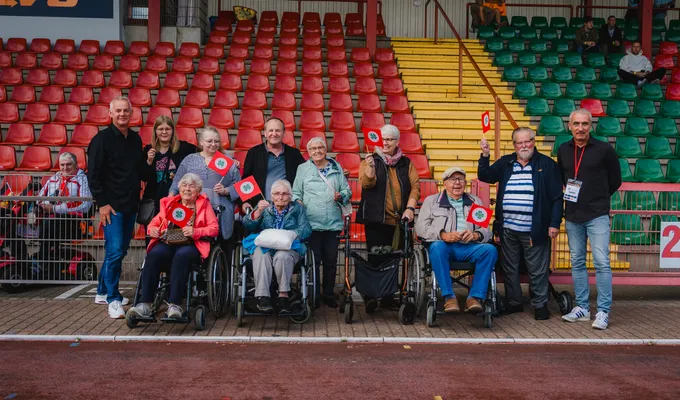 Bewohner des Ameos Pflegezentrums zu Gast im Stadion