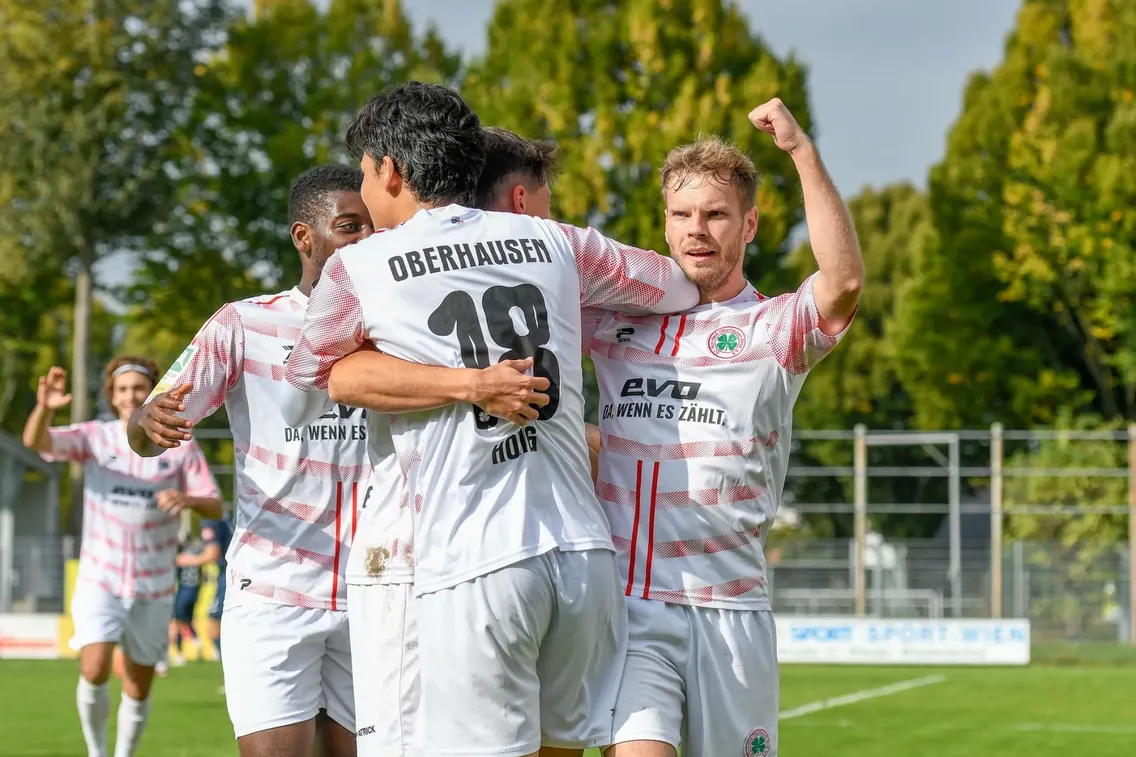 Foto zum Newsartikel Aufwärtstrend unter Flutlicht bestätigen