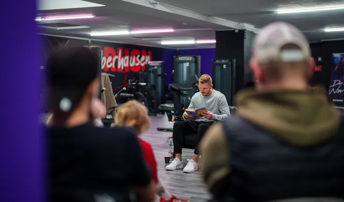 Alexander Mühling begeistert beim Osterfelder Lesefest 2025