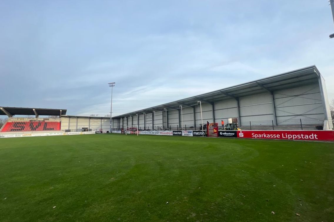 Foto zum Newsartikel RWO eröffnet überdachte Gästetribüne in Lippstadt