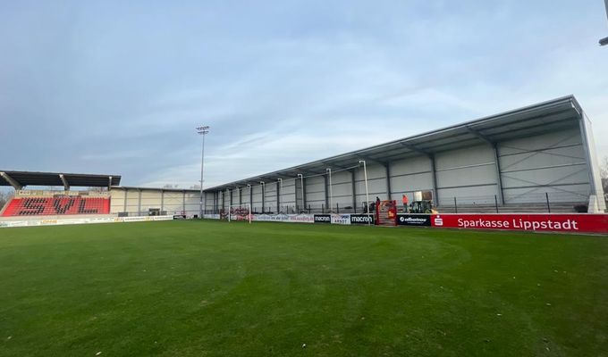 RWO eröffnet überdachte Gästetribüne in Lippstadt