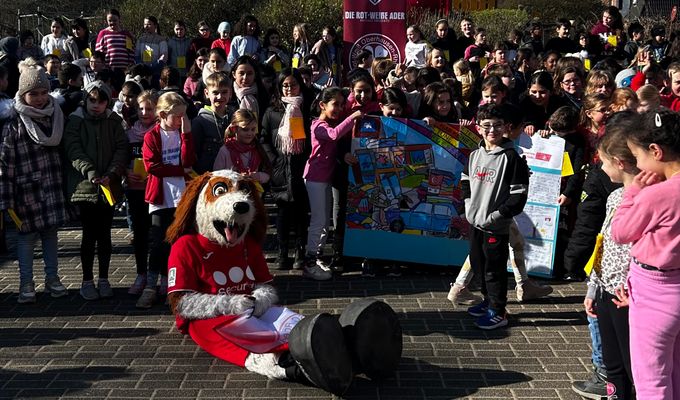 Underdog als Überraschungsgast beim Spendenlauf der Jacobischule