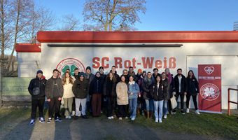 Besuch des Elsa Brändström Gymnasium im Stadion Niederrhein