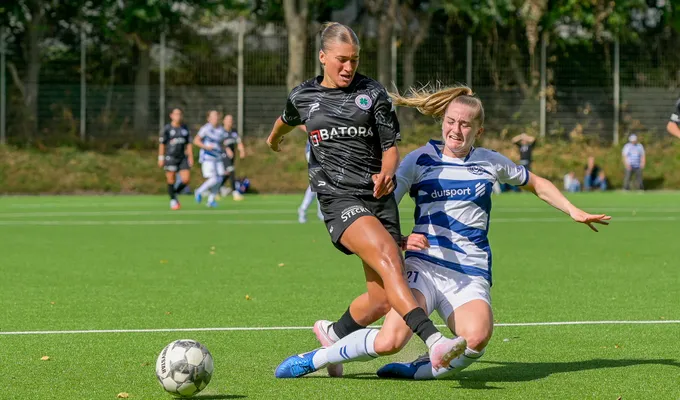 Frauen empfangen den Spitzenreiter