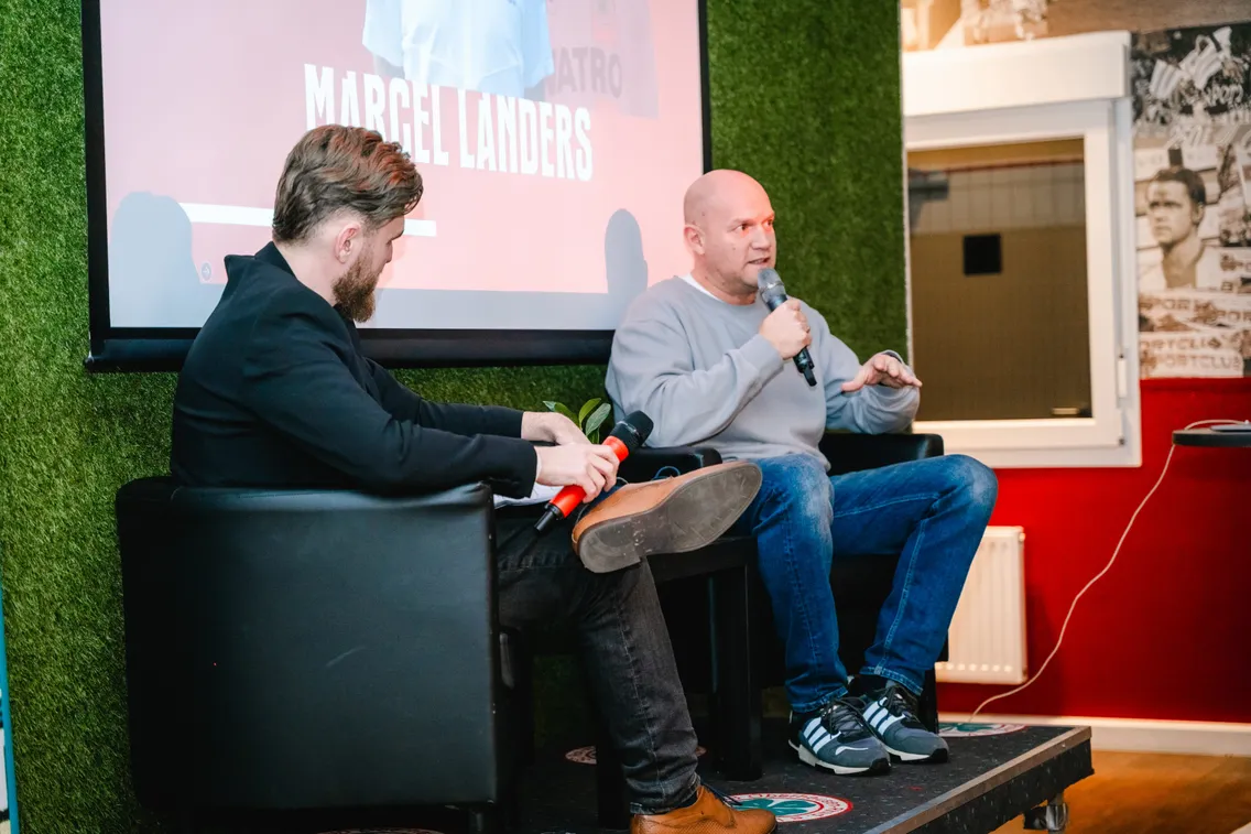 Foto zum Newsartikel Über 100 Eltern beim RWO-Elternabend im Nachwuchszentrum