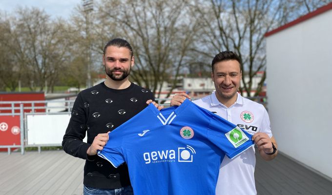 Robin Benz bleibt RWO treu