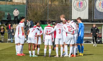 U19 unterliegt im Derby, U17 spielt in Duisburg unentschieden