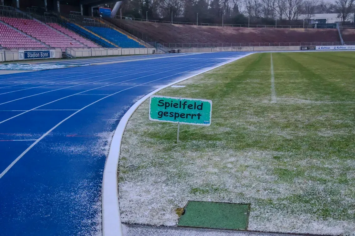 Foto zum Newsartikel Platz unbespielbar – Spiel in Bonn abgesagt