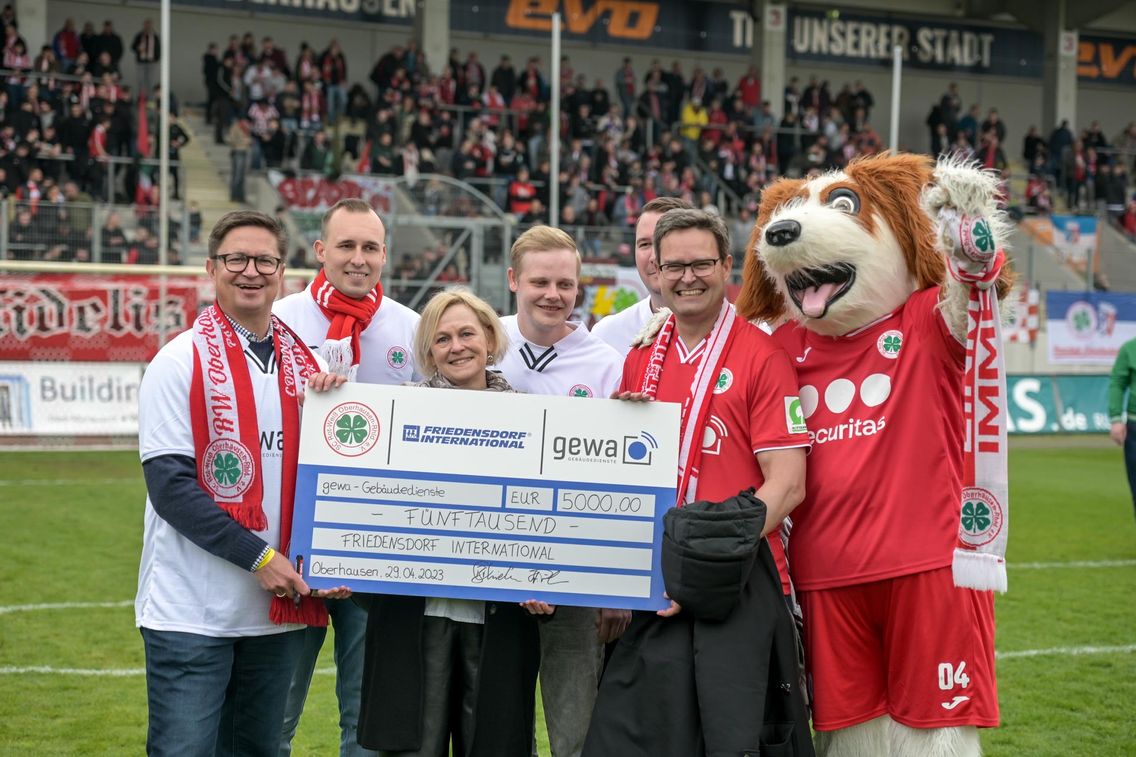 Foto zum Newsartikel Spendenaktion: Tore schießen für den guten Zweck war ein voller Erfolg