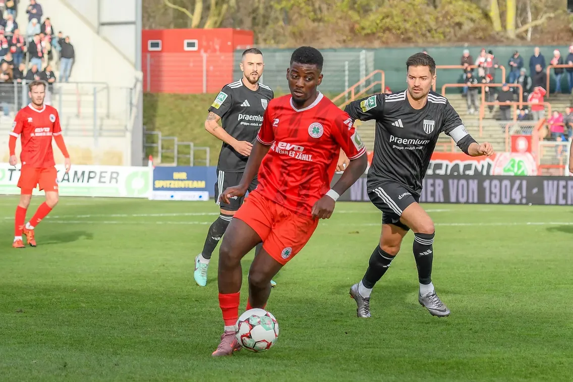 Foto zum Newsartikel Pokal-Kracher am Hünting - RWO zu Gast in Bocholt 