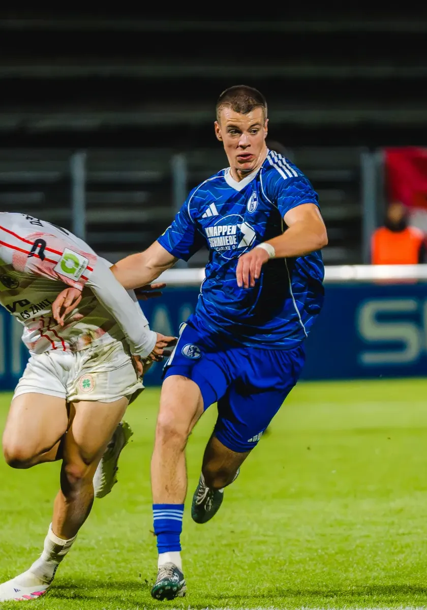 Dem Stadion ein Geburtstagsgeschenk bereiten