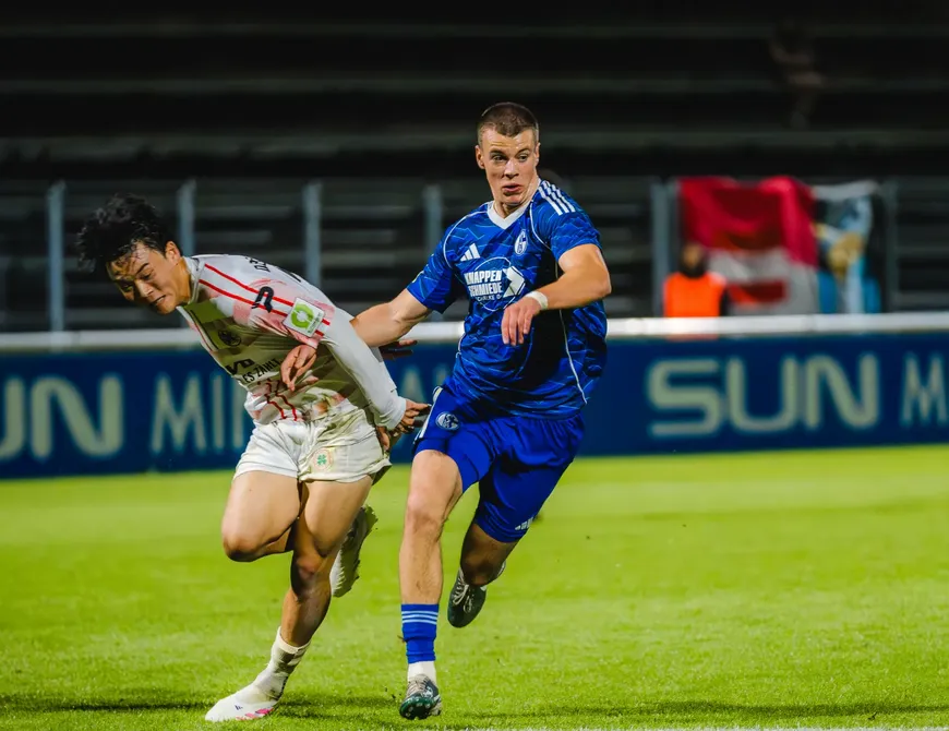 Dem Stadion ein Geburtstagsgeschenk bereiten
