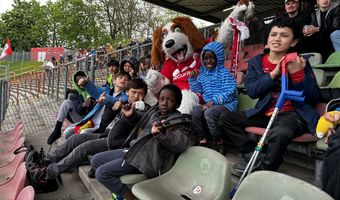 Friedensdorf zu Gast im Stadion Niederrhein