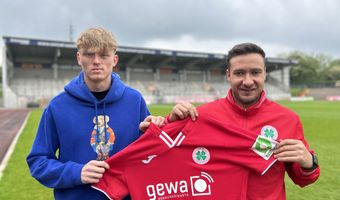 Dominik Burghard bleibt den Kleeblättern treu