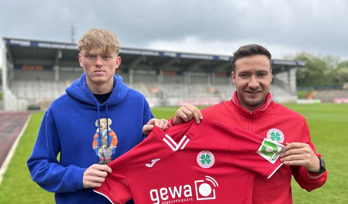 Dominik Burghard bleibt den Kleeblättern treu