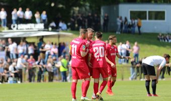 Furioser Rot-Weißer Wochenendstart
