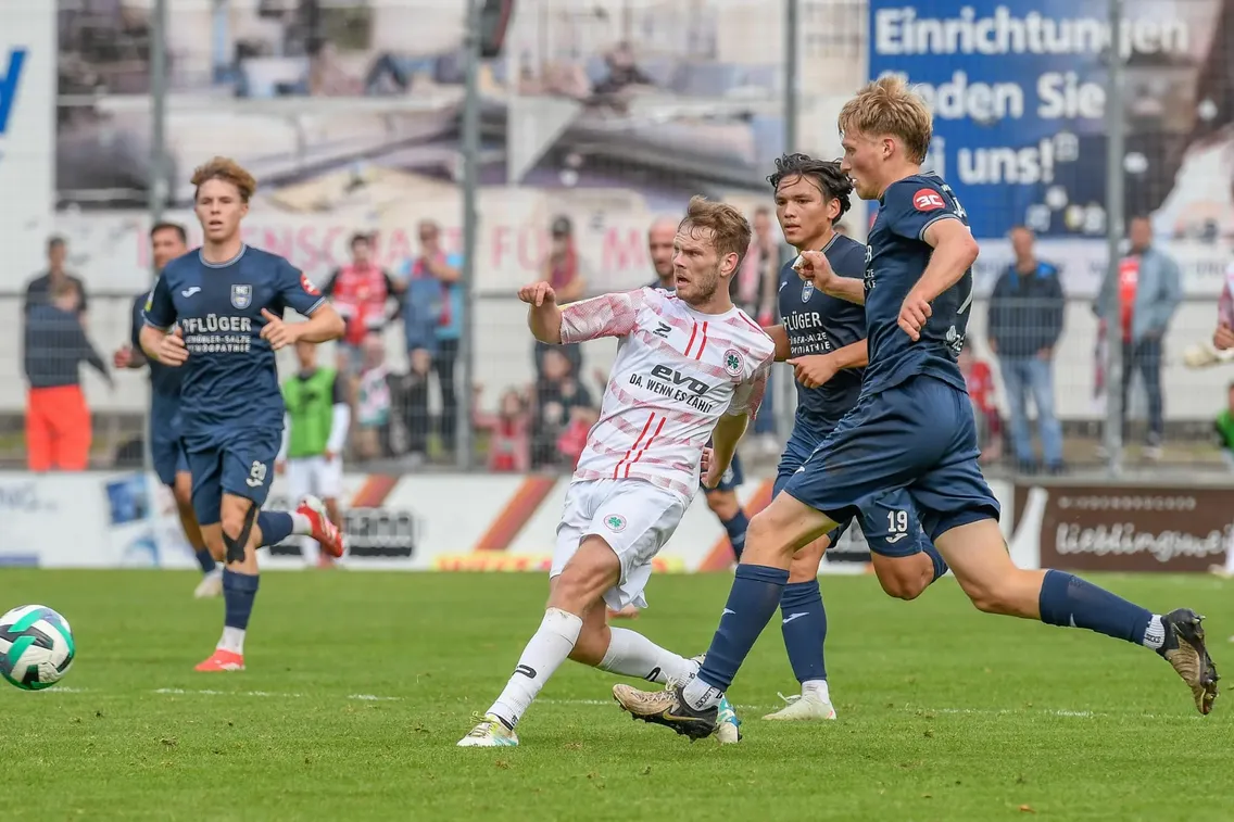 Foto zum Newsartikel Mission: Endlich wieder einen Heimsieg feiern