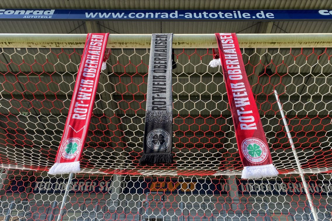 Foto zum Newsartikel Finalschals im Fanshop an der Gästetribüne erhältlich
