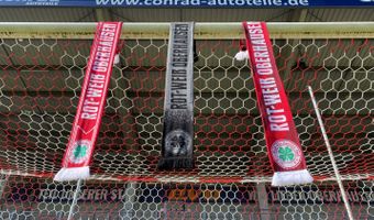Finalschals im Fanshop an der Gästetribüne erhältlich