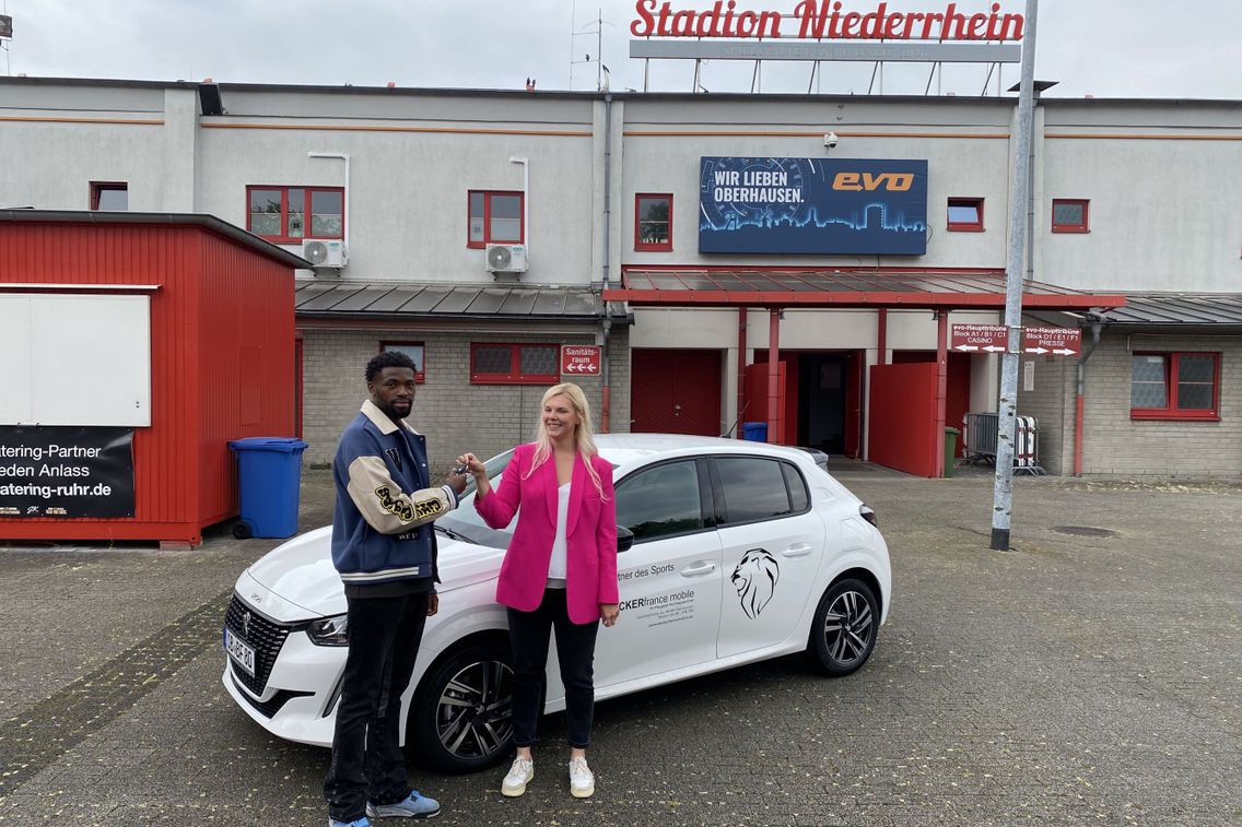 Foto zum Newsartikel Beckerfrance Mobile übergibt neuen Peugeot 208