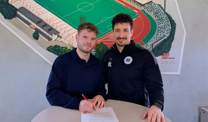 Mittelfeldmotor bleibt – Luca Schlax trägt weiter Rot-Weiß