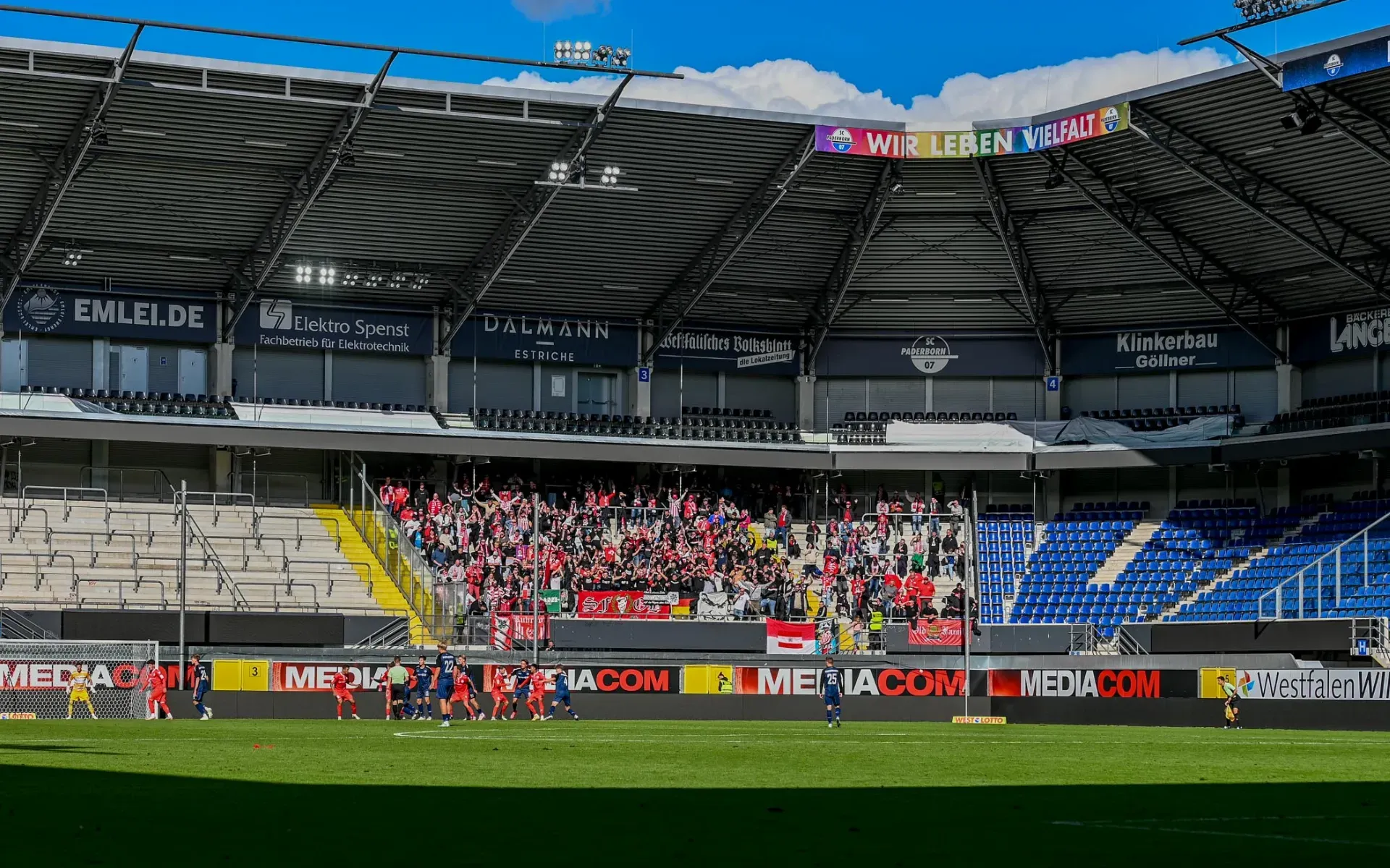 Fan-Infos zum Auswärtsspiel in der Home Deluxe Arena