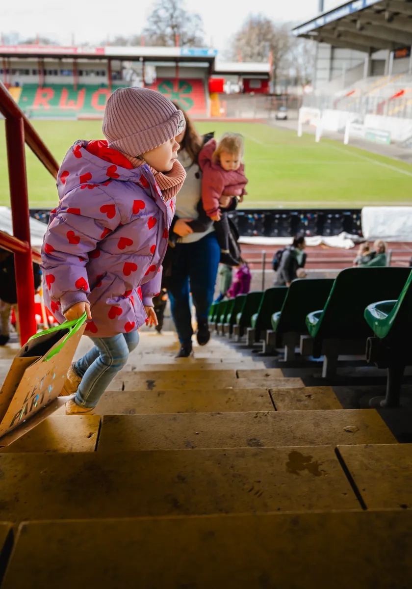 Strahlende Gesichter bei der Ostereiersuche