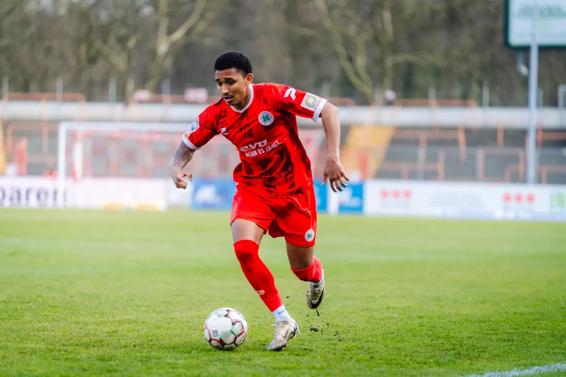 Foto zum Newsartikel Eric Gueye schließt sich Viktoria Köln an