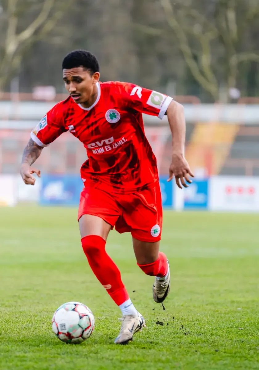 Eric Gueye schließt sich Viktoria Köln an