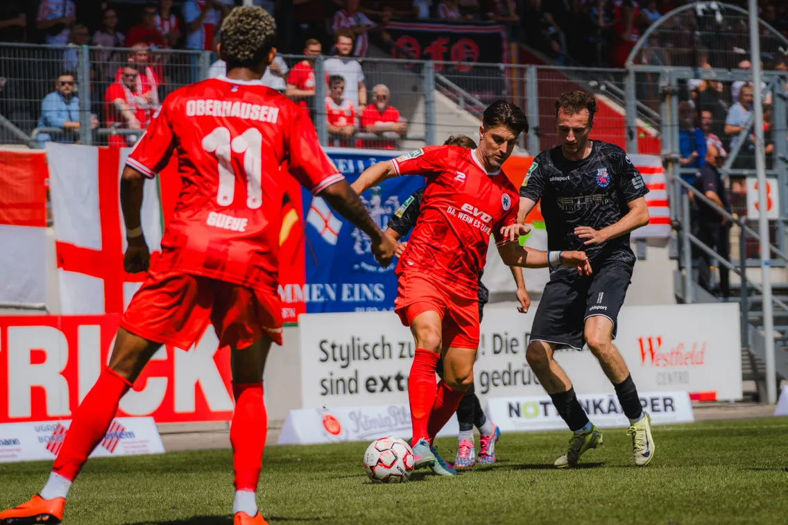 Foto zum Newsartikel Flutlicht in Bonn: RWO jagt wichtige Punkte