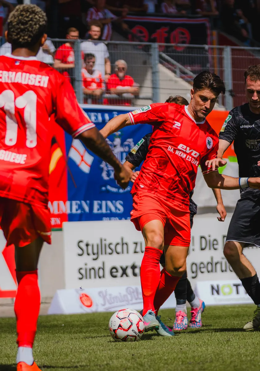 Flutlicht in Bonn: RWO jagt wichtige Punkte