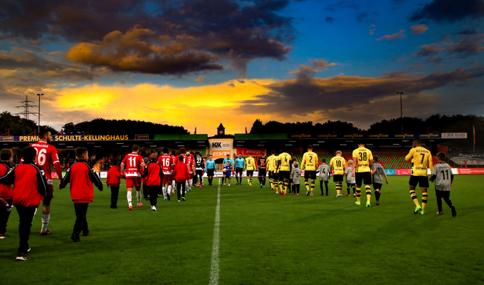 Champions League-Flair im Stadion Niederrhein