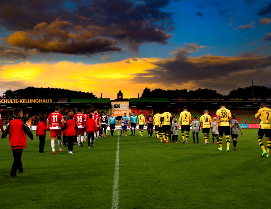 Champions League-Flair im Stadion Niederrhein