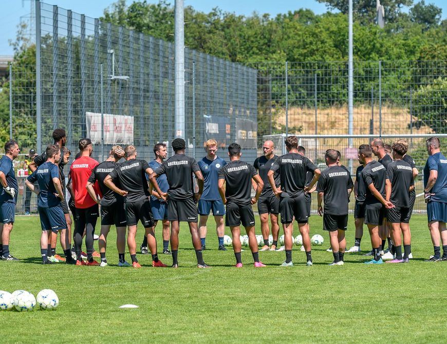 Kleeblätter mit zwei Testspielen vor der Brust