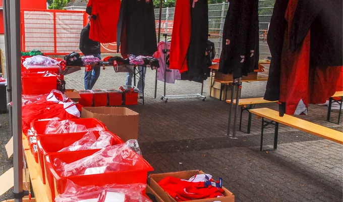 Fanshop-Abverkauf geht in die zweite Runde