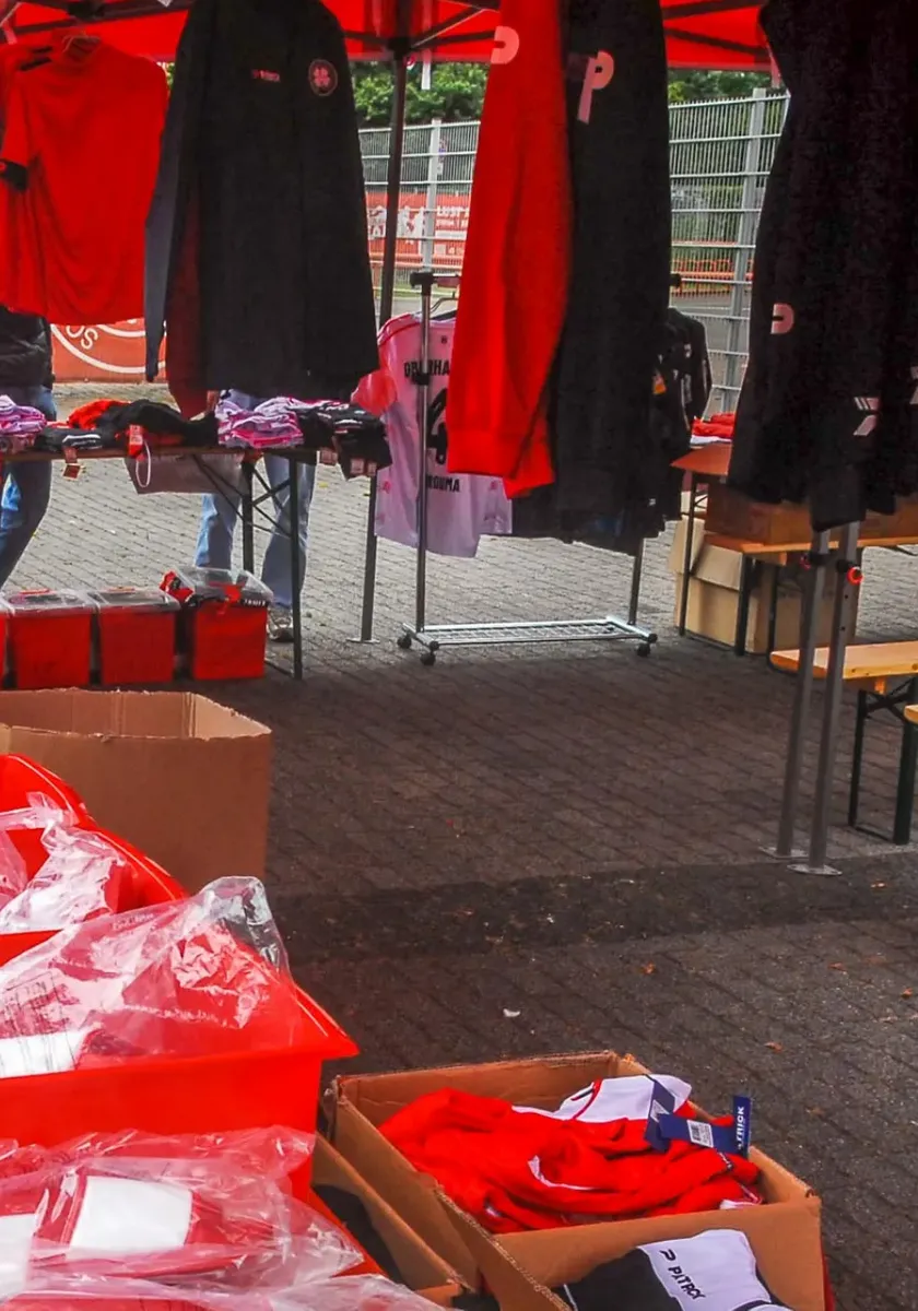 Fanshop-Abverkauf geht in die zweite Runde
