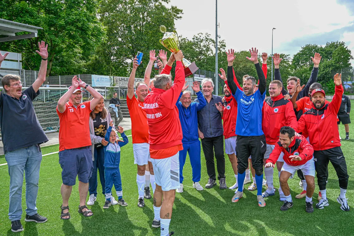 Foto zum Newsartikel Traditions-Elf gewinnt Turnier in Mülheim