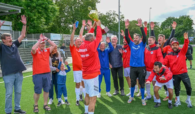 Traditions-Elf gewinnt Turnier in Mülheim
