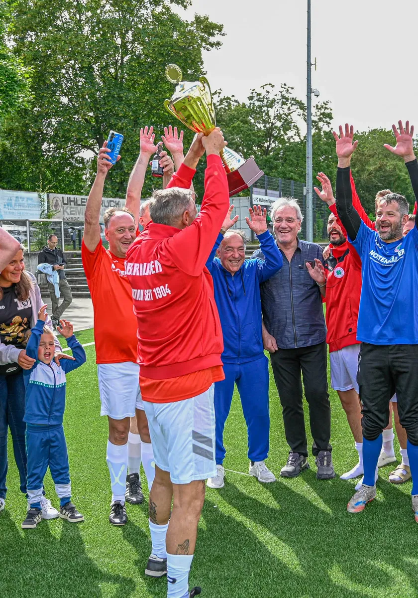 Traditions-Elf gewinnt Turnier in Mülheim