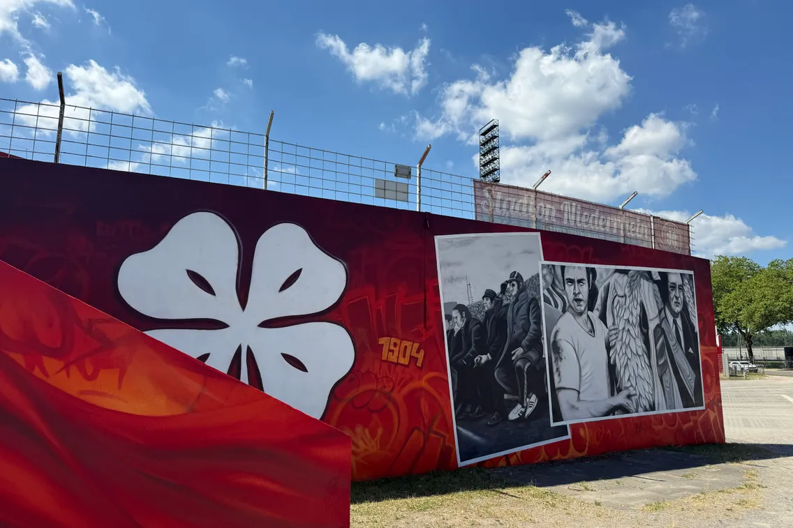 Foto zum Newsartikel Neues RWO-Mural am Stadion Niederrhein