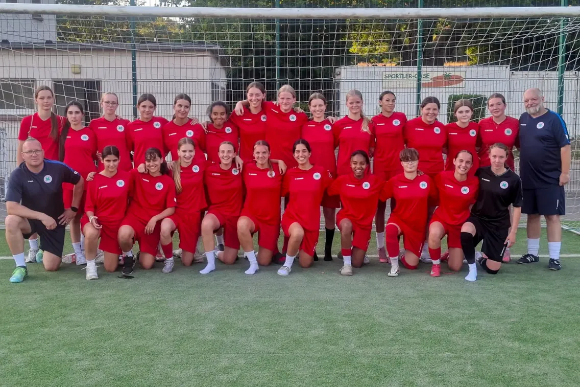 Foto zum Newsartikel U17-Juniorinnen steigen in die Niederrheinliga auf