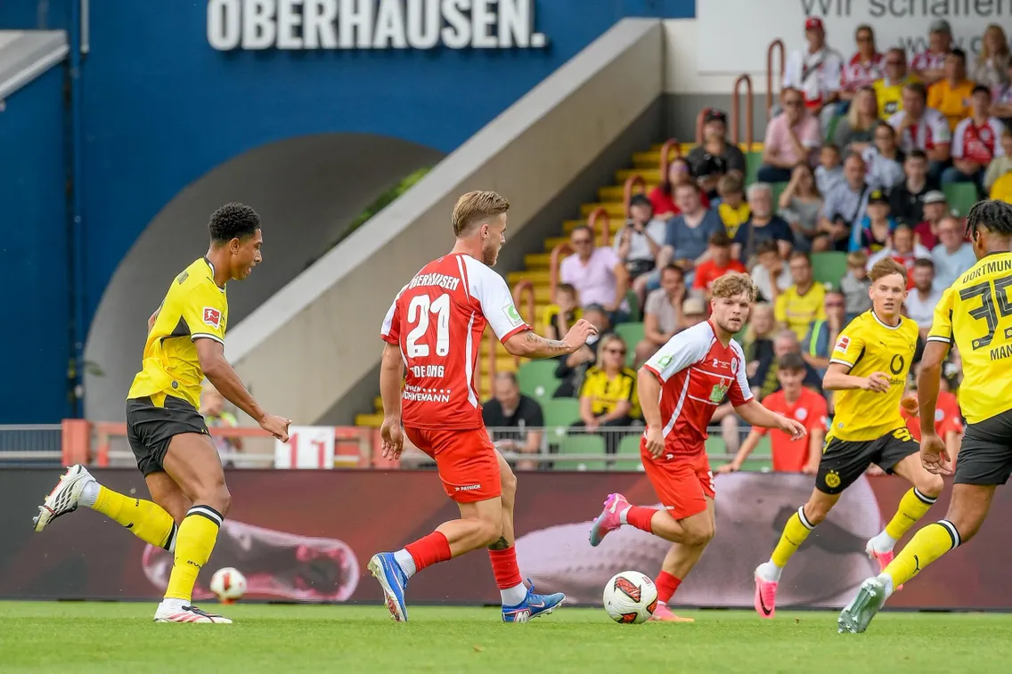 Foto zum Newsartikel Jetzt Matchworn-Trikots vom Duell RWO vs. BVB ersteigern