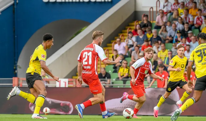 Jetzt Matchworn-Trikots vom Duell RWO vs. BVB ersteigern