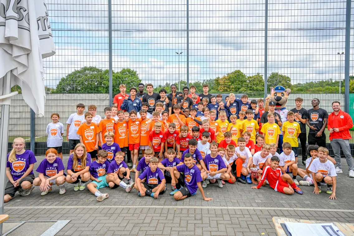 Foto zum Newsartikel evo-kidsday 2026 – Über 160 Kinder im Fußballfieber