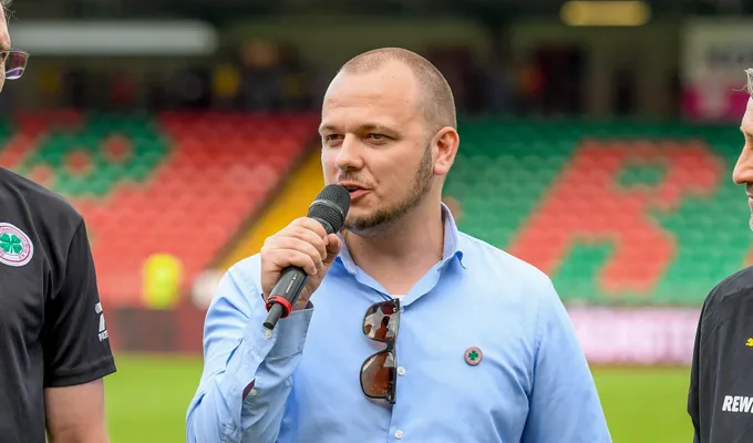 Becker ist Pressesprecher & Leiter Marketing/Kommunikation