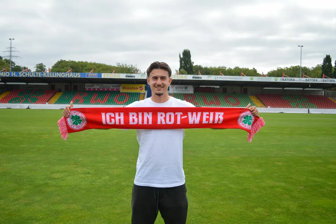 Foto zum Newsartikel Nächster Neuzugang: Joel Vega Zambrano wird ein Kleeblatt