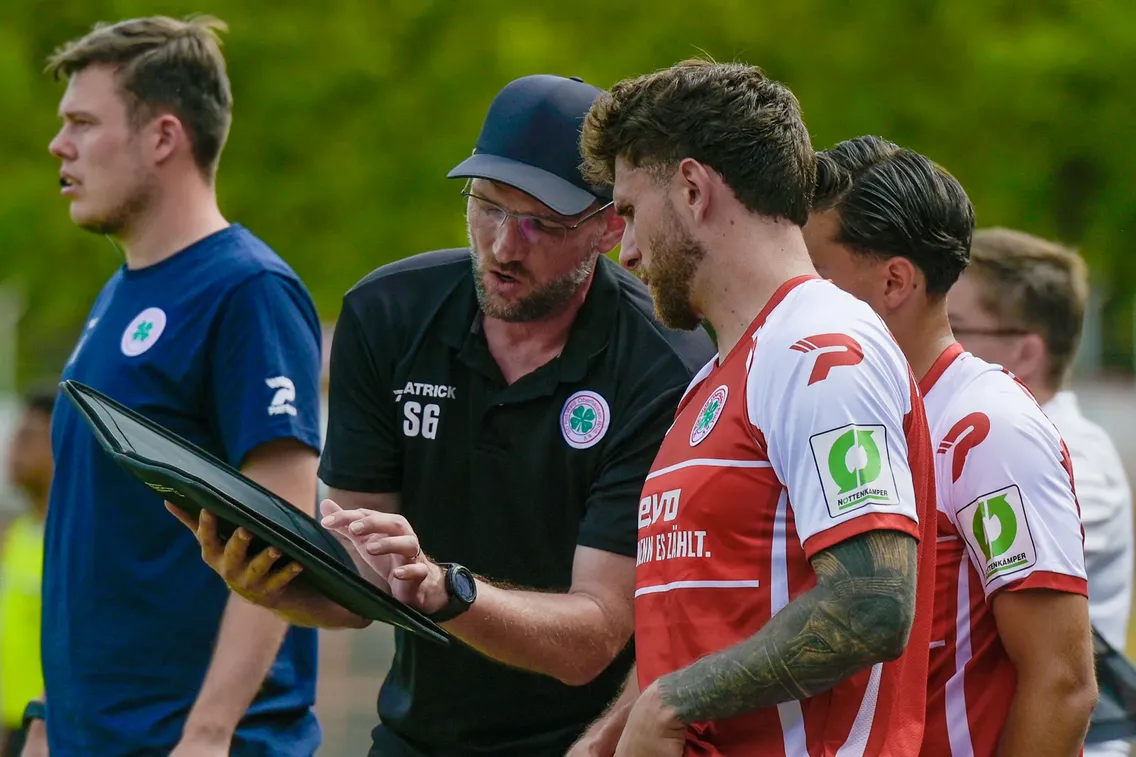 Foto zum Newsartikel Möker über Pflichtspieldebüt: „Ein toller Moment"